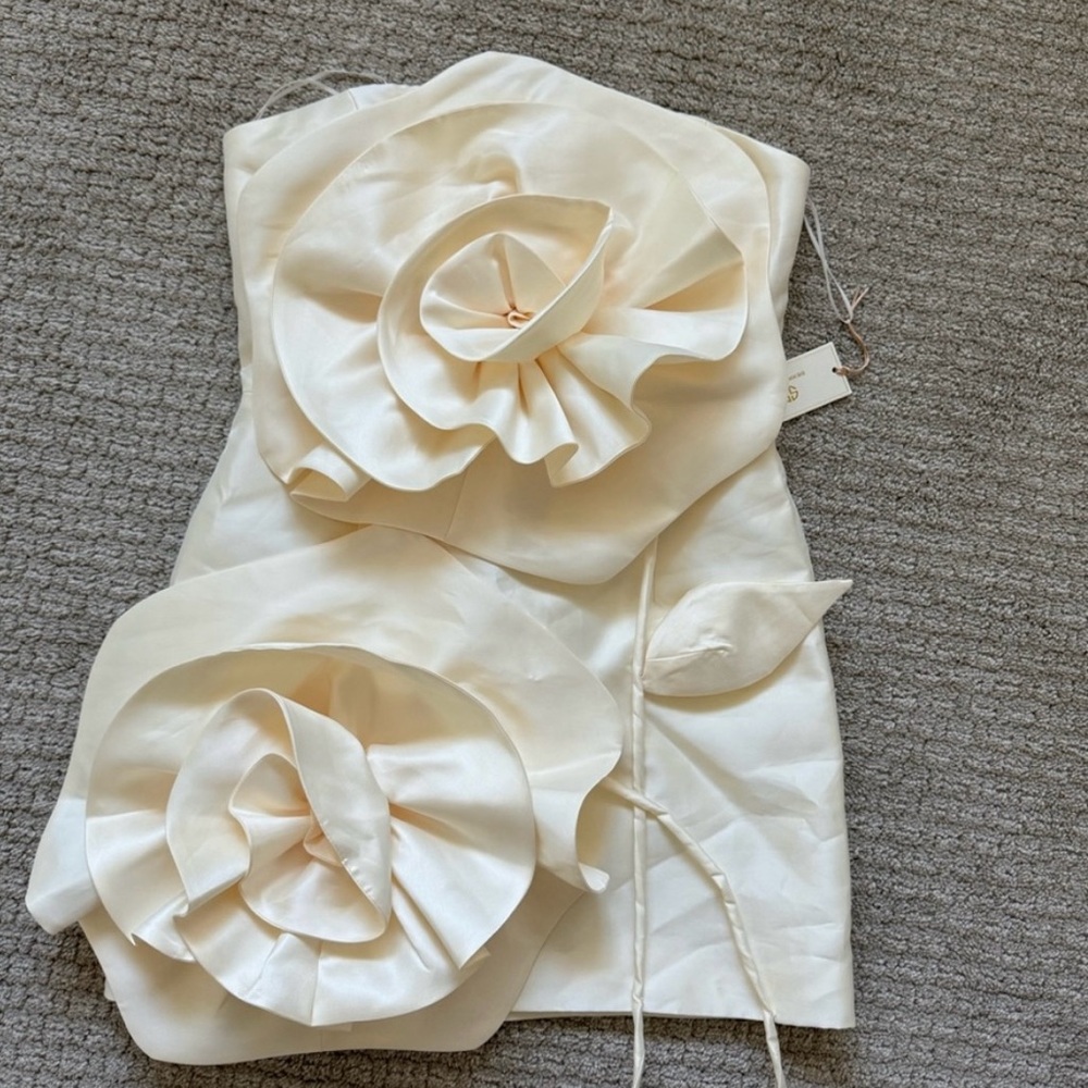 Siera Darien  white ivory rose dress  flower